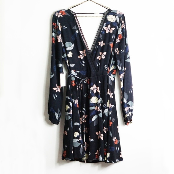 ASTR The Label Floral Wrap Long Sleeve Dress L - Picture 7 of 7